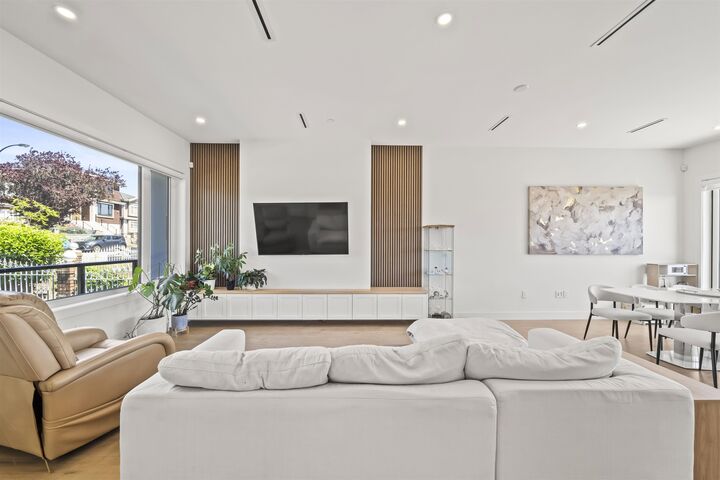 Property Photo: 742 E 58th Avenue BC V5X 1W3