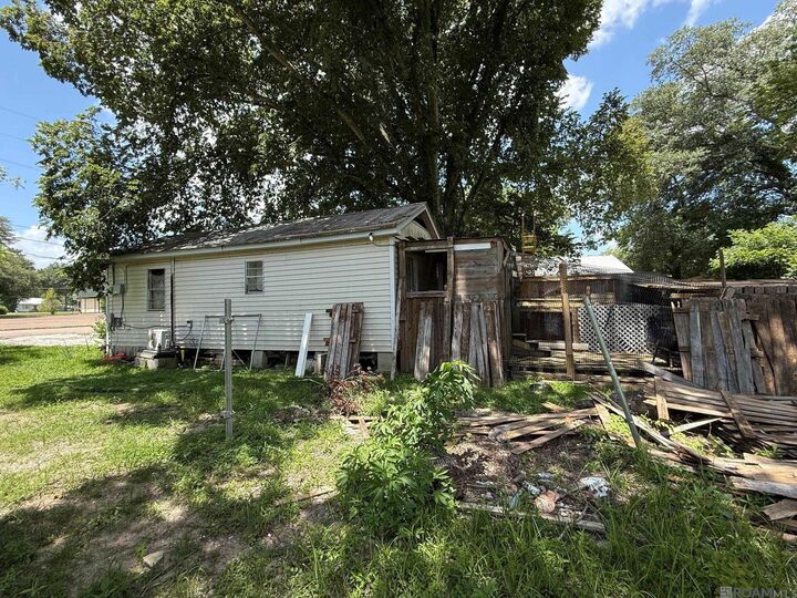Property Photo: 406 W Caroline St LA 70737