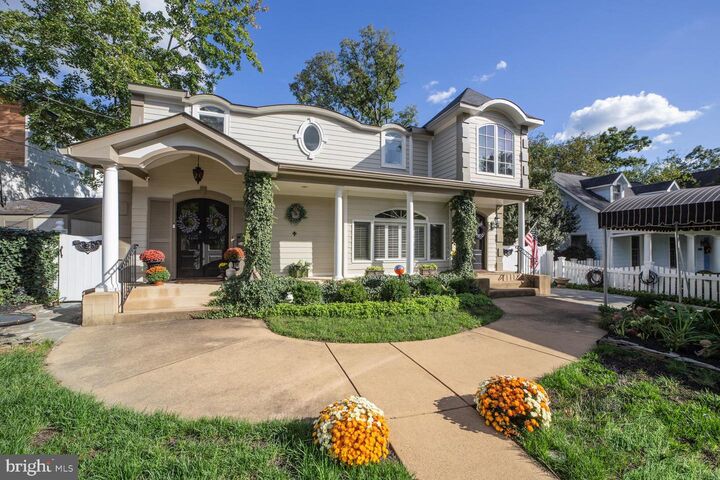 Property Photo:  