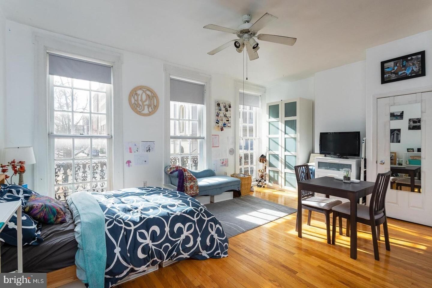 Property Photo:  711 Walnut Street 00 2F  PA 19106 