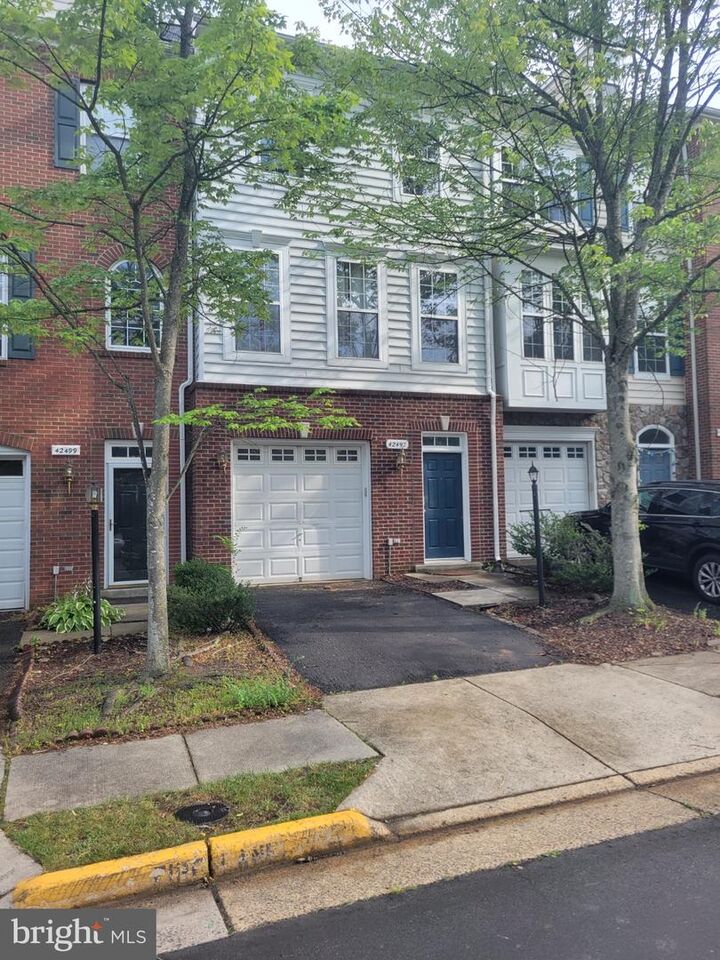 Property Photo:  42497 Magellan Square  VA 20148 