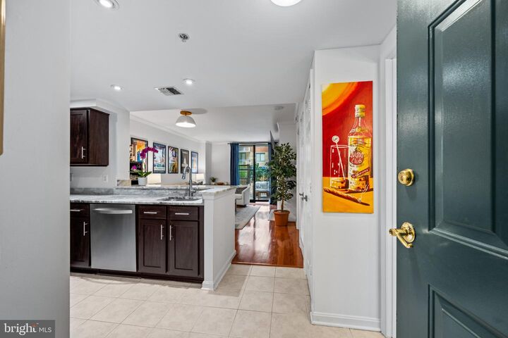 Property Photo: 3835 9th Street N 105W VA 22203