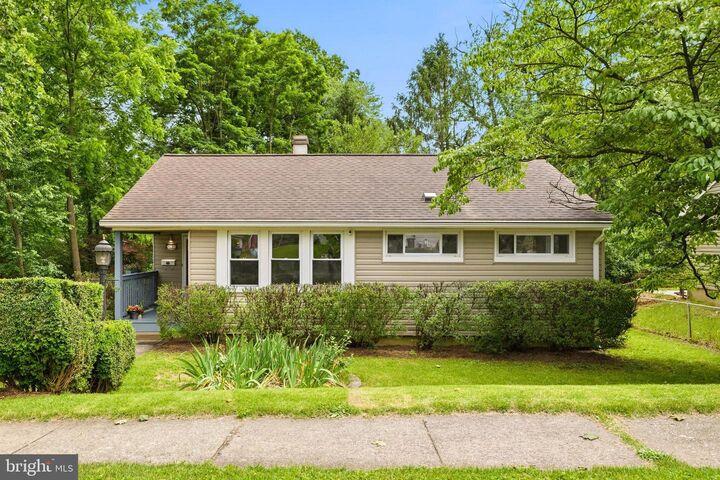 Property Photo:  1125 Parrish Drive  MD 20851 
