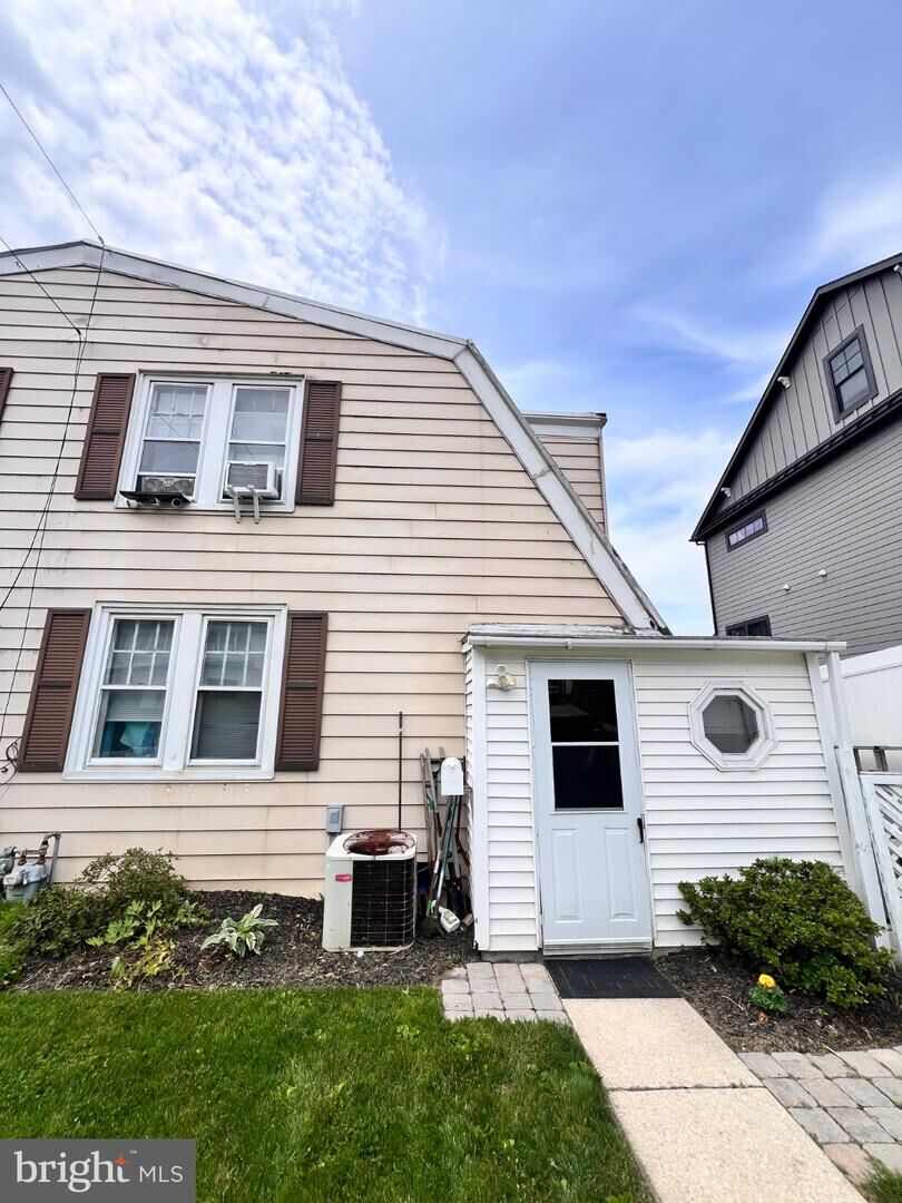 Property Photo:  202 N Aberdeen Avenue  PA 19087 