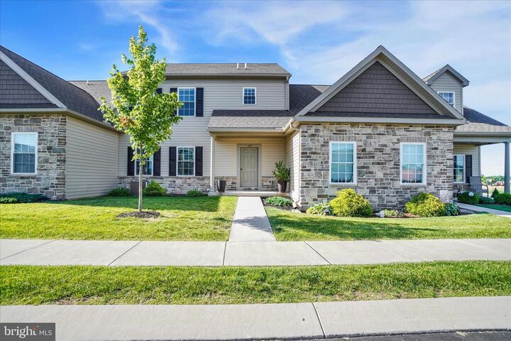 Property Photo:  140 Ridgefield Drive  PA 17022 