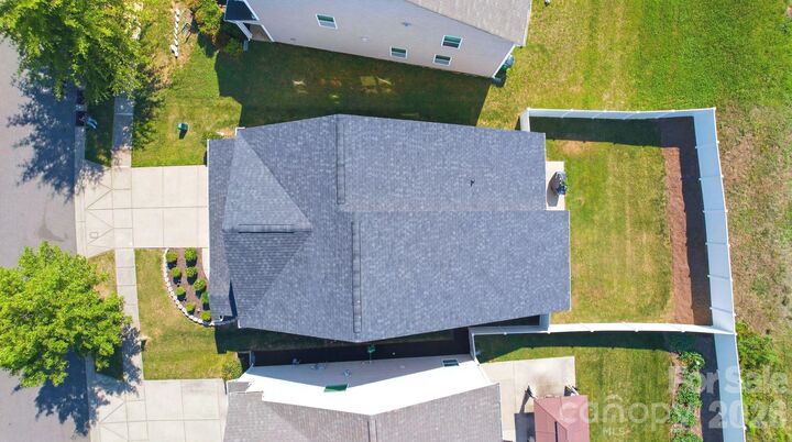 Property Photo:  423 Knothole Lane  NC 28214 