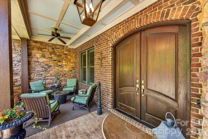 Property Photo: 2702 Cecily Court NC 28173