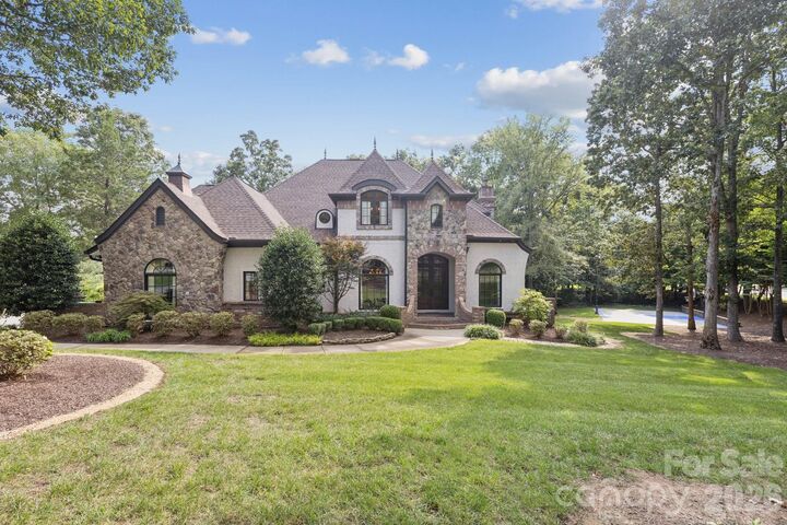 Property Photo:  2900 Cutter Court  NC 28173 