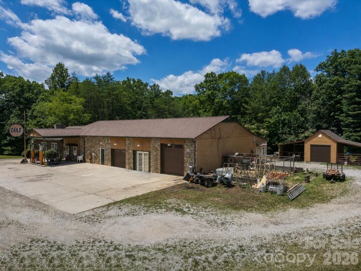 Property Photo: 2269 Lee Roy Lane NC 28645