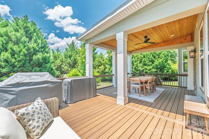Property Photo: 1824 Laveta Road NC 28269