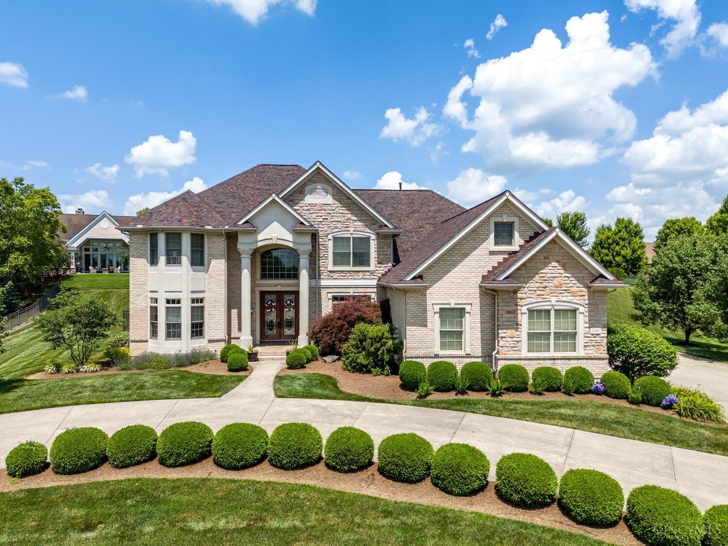 Property Photo: 295 Hampton Place OH 45385