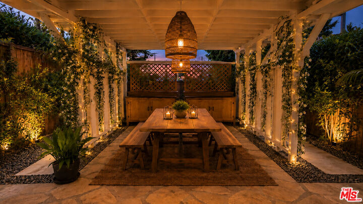 Property Photo: 3213 Thatcher Ave CA 90292