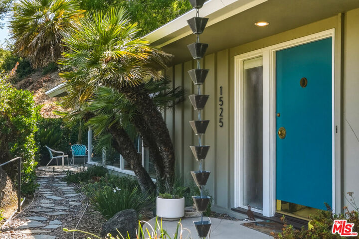 Property Photo:  1525 Glenmont Dr  CA 91207 