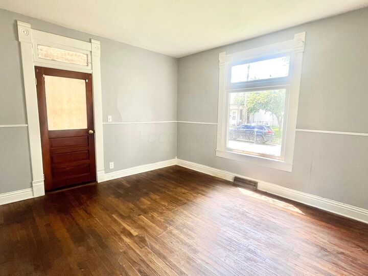 Property Photo: 1225 E Chestnut Street OH 43130