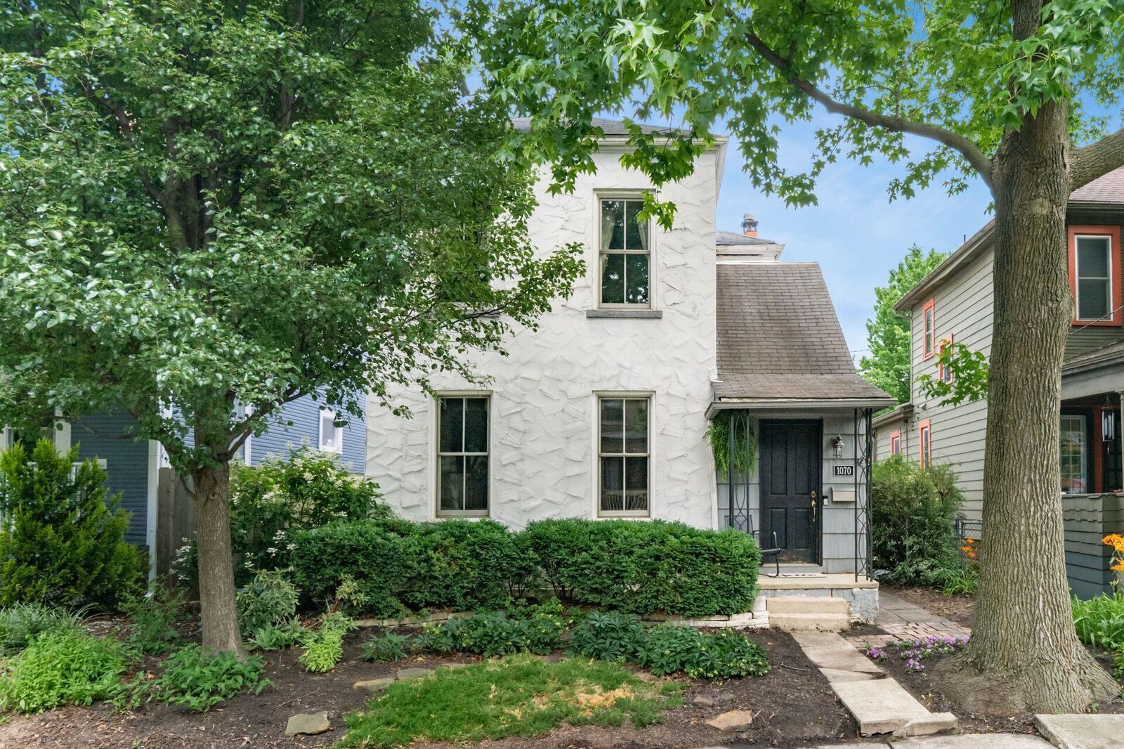 Property Photo: 1070 Mount Pleasant Avenue OH 43201