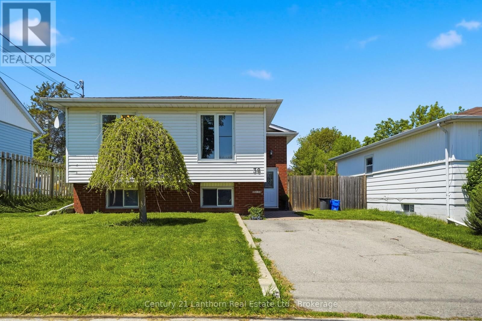 Property Photo:  38 Alfred Street  ON K8V 2B1 