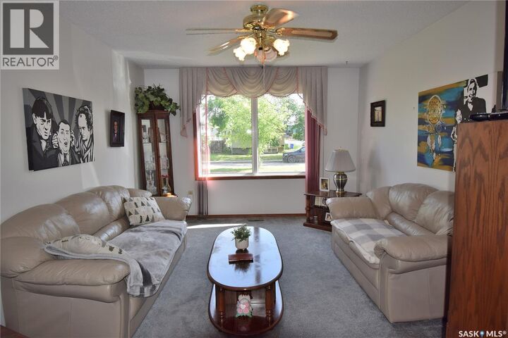 Property Photo: 1570 4th Street E SK S6V 6K4