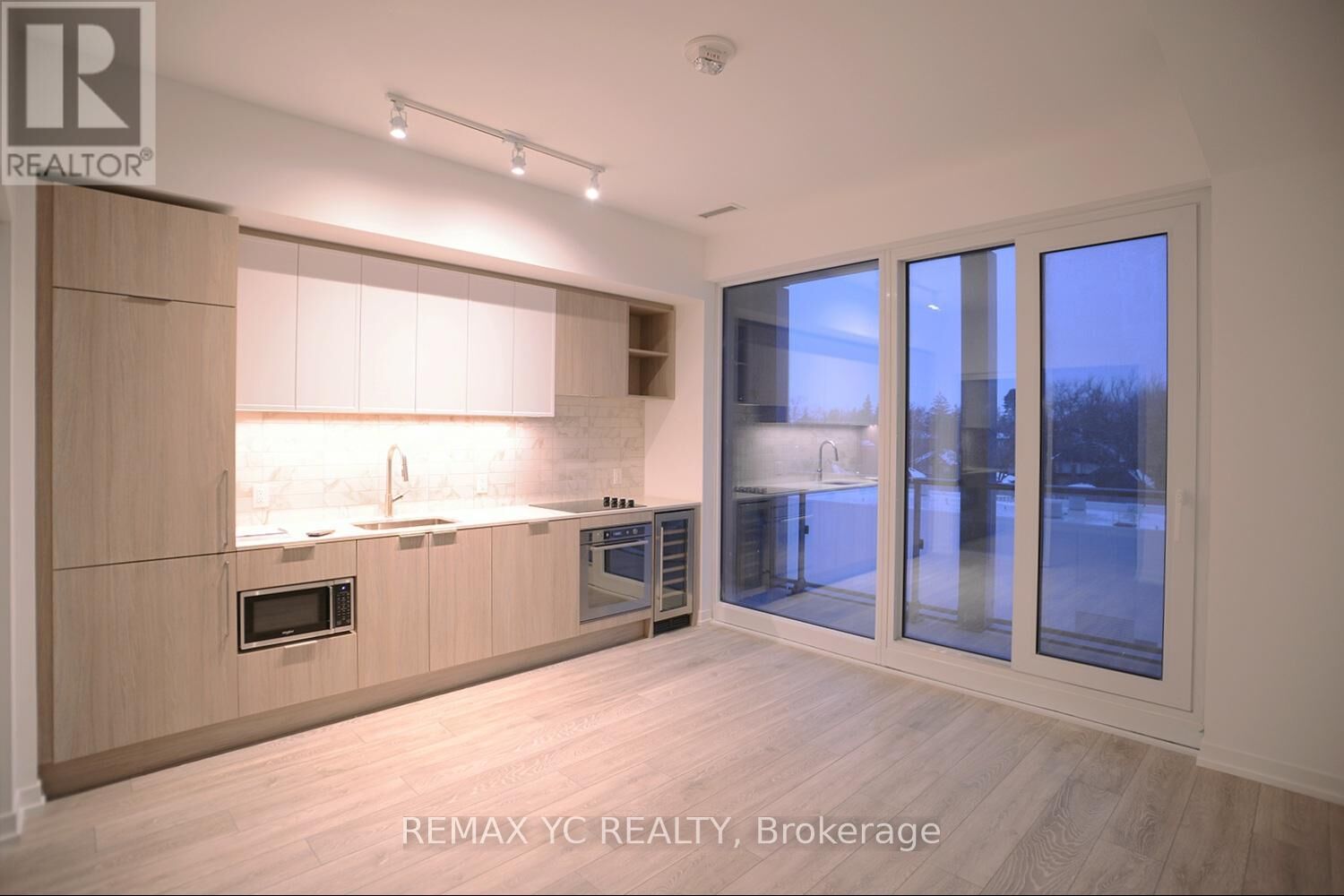 Property Photo: 2020 Bathurst Street 721 ON M5P 3L1