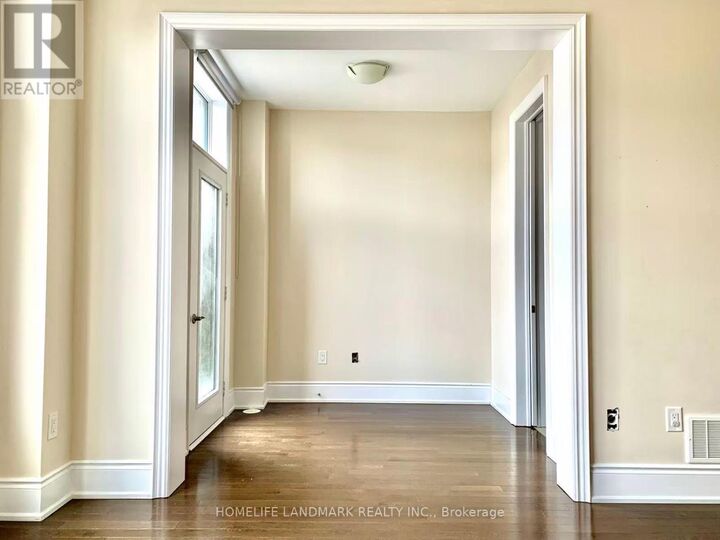 Property Photo: 95 Carrville Woods Circle ON L6A 1S2