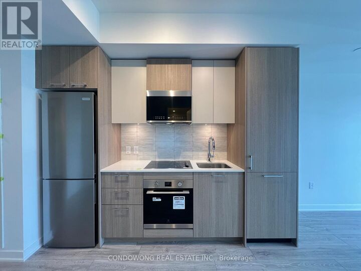 Property Photo:  10 Oak Street 1902  ON M5A 0Z1 