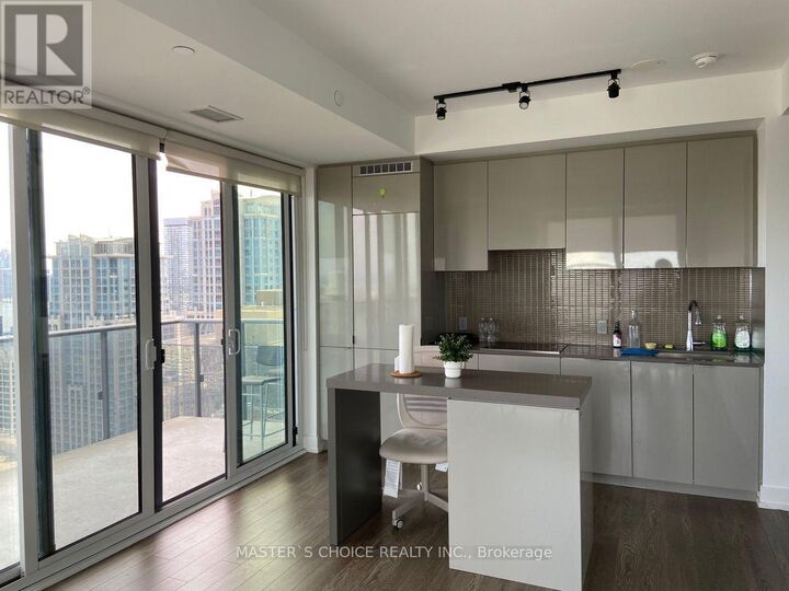 Property Photo:  7 Grenville Street 4310  ON M4Y 0E9 