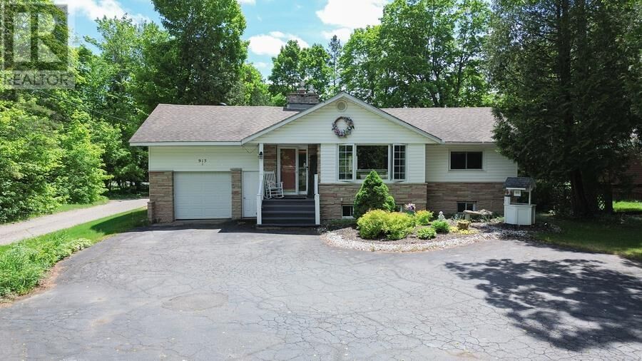 Property Photo: 915 Fourth Lin E ON P6A 6J8