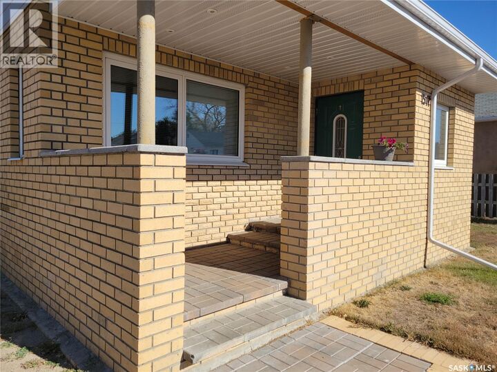 Property Photo:  1517 3rd Street  SK S4A 0S5 