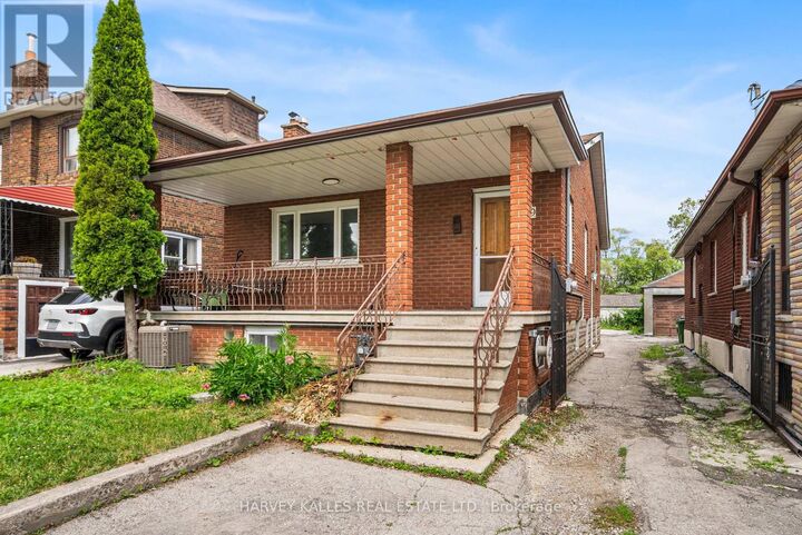 Property Photo:  49 Fairbank Avenue Main  ON M6E 3Y6 
