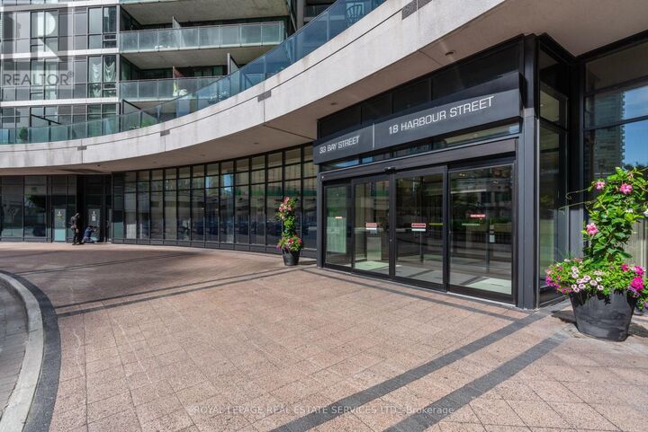 Property Photo:  18 Harbour Street 1204  ON M5J 2Z6 