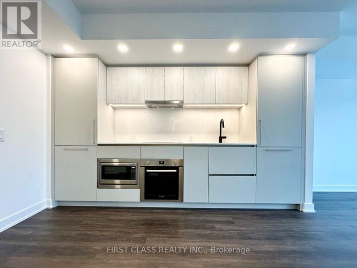 Property Photo: 609 Sherbourne Street 2103 ON M4X 0A4