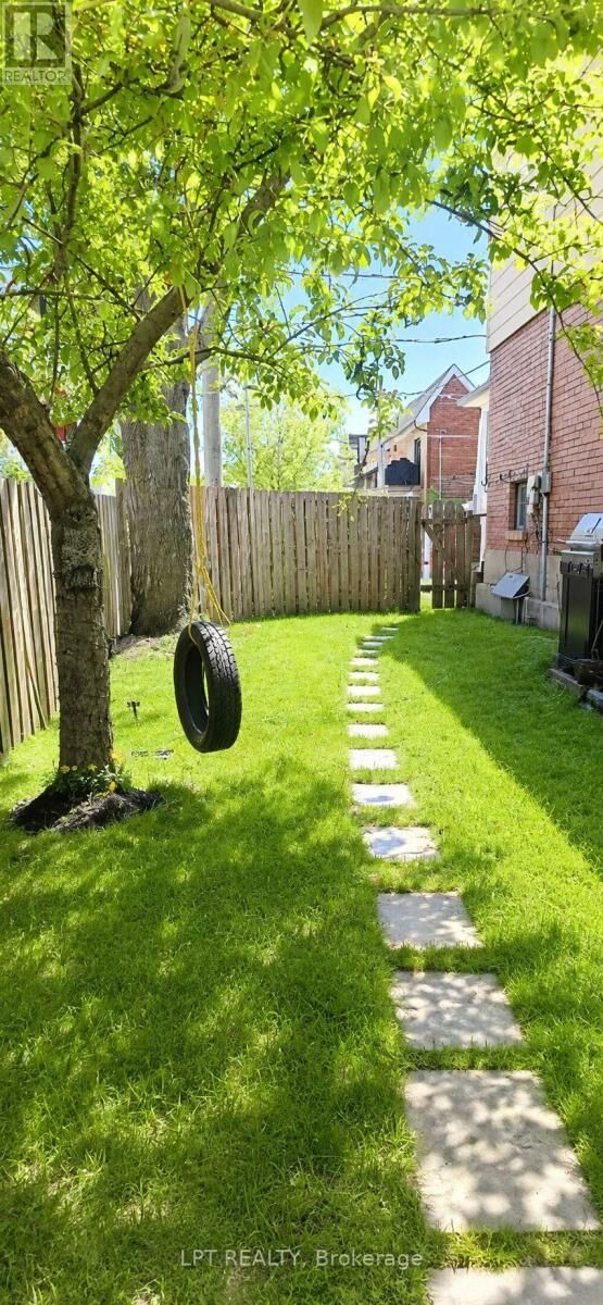 Property Photo: 1314 Dupont Street ON M6H 2A7