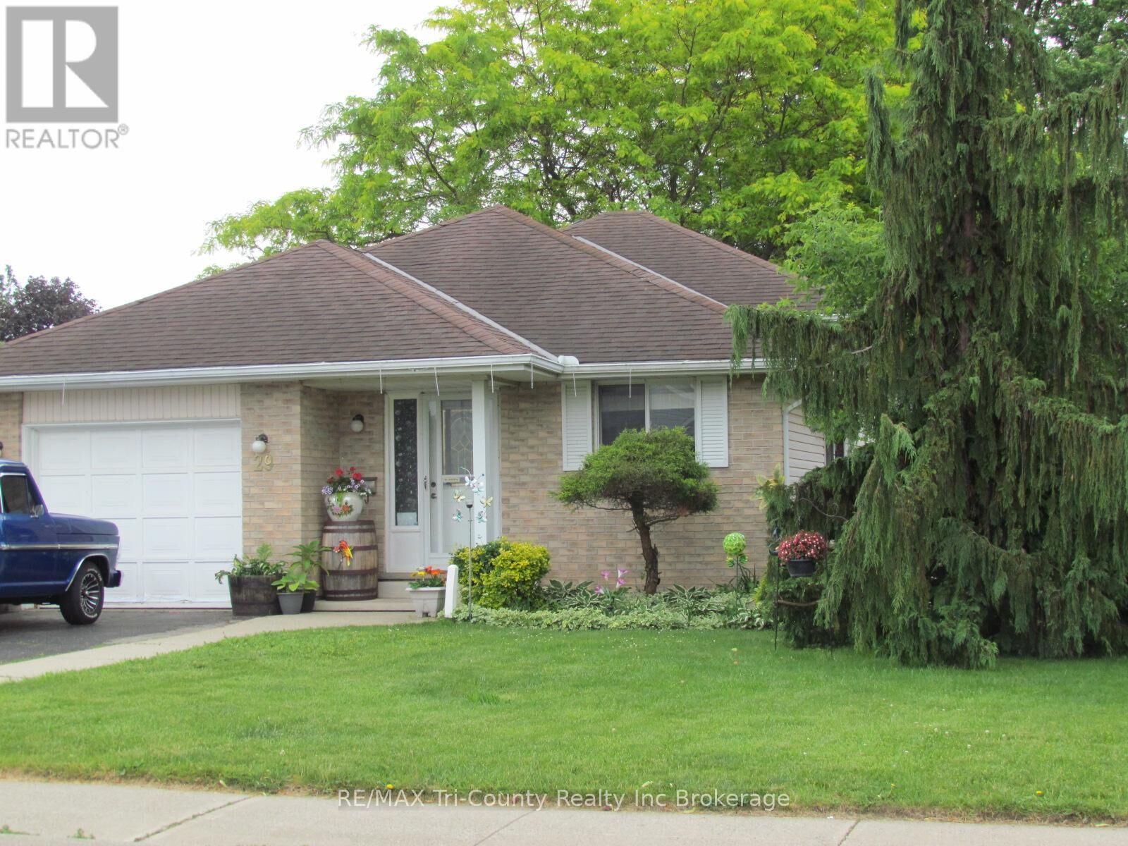 Property Photo:  29 Beckett Boulevard  ON N4G 5N1 