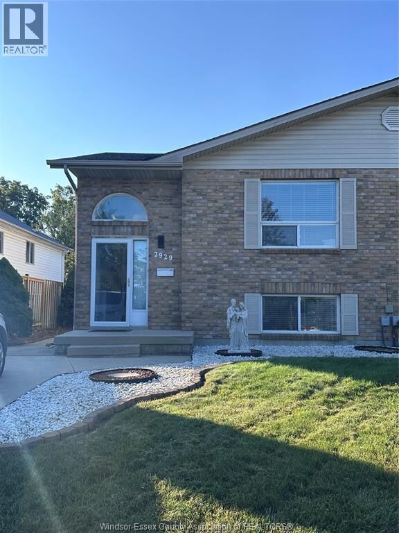 Property Photo: 7929 Hawthorne Drive ON N8R 2J9
