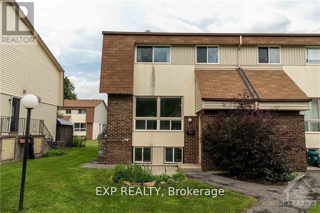 Property Photo:  20 Forester Crescent C  ON K2H 8X9 