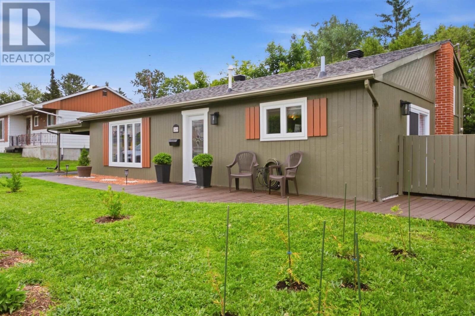 Property Photo: 205 Hillside Dr S ON P5A 1N4