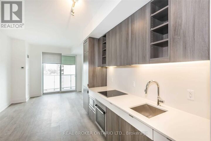 Property Photo:  101 Erskine Avenue 813  ON M4P 0C5 