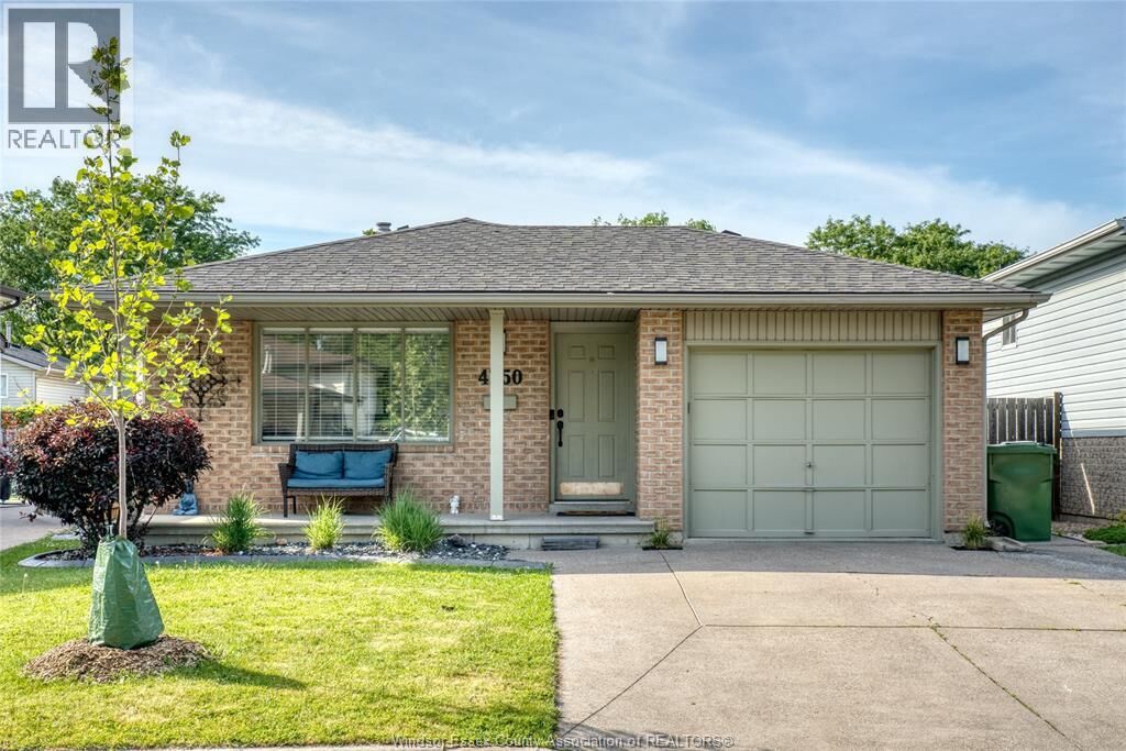 Property Photo:  4750 Theresa Place  ON N8T 3M8 