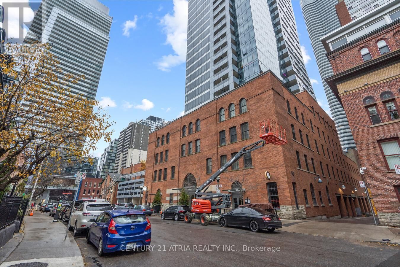 Property Photo:  5 St Joseph Street 207  ON M4Y 1J6 
