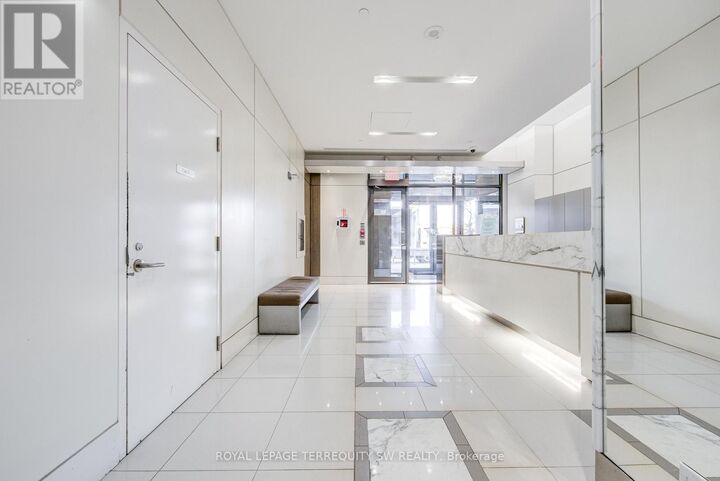 Property Photo:  500 St Clair Avenue West 1702  ON M6C 1A8 