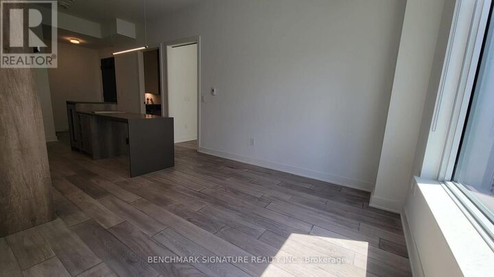 Property Photo: 11 Yorkville Avenue 2102 ON M4W 0B7