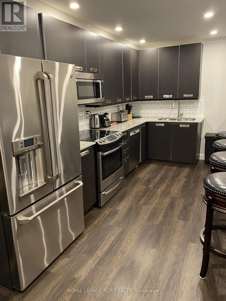 Property Photo:  121 Milestone Crescent 12  ON L4G 3M2 