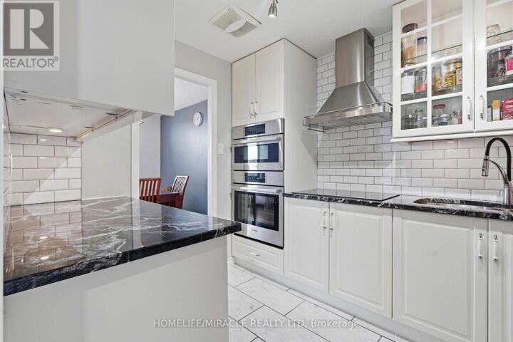Property Photo:  1100 Courtland Avenue East 809  ON N2C 2H9 