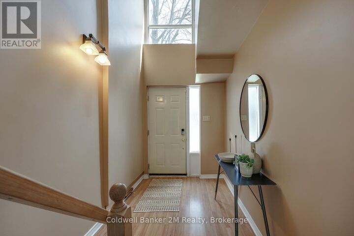 Photo de la propriété:  72 Parklane Circle  ON L1C 3V9 