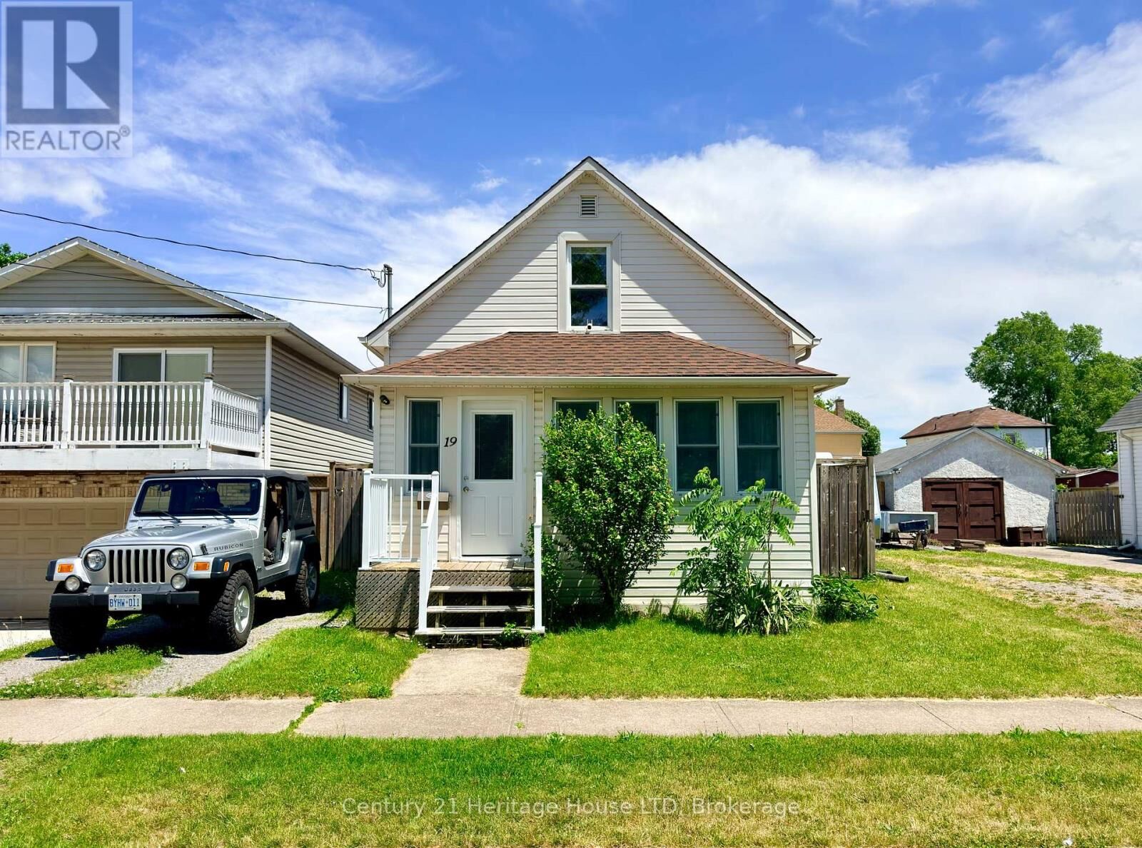 Property Photo: 19 Santone Avenue ON L3C 2J5