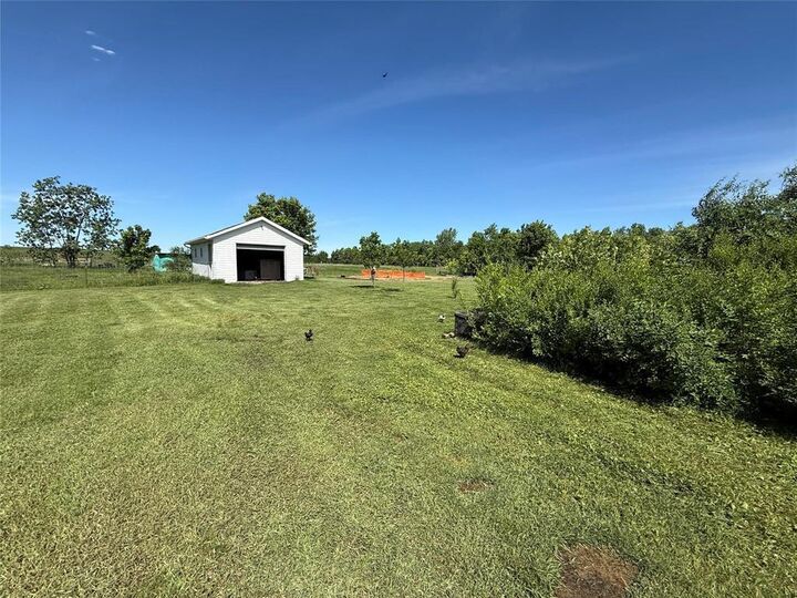 Property Photo: 59072 Pr 207 Rd 23E Highway MB R5T 0B2