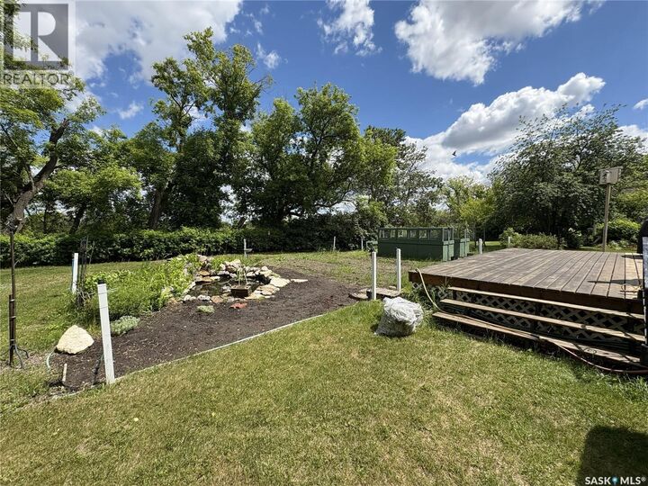 Property Photo:  206 Cobo Avenue, Guernsey Sk.  SK S0K 1W0 