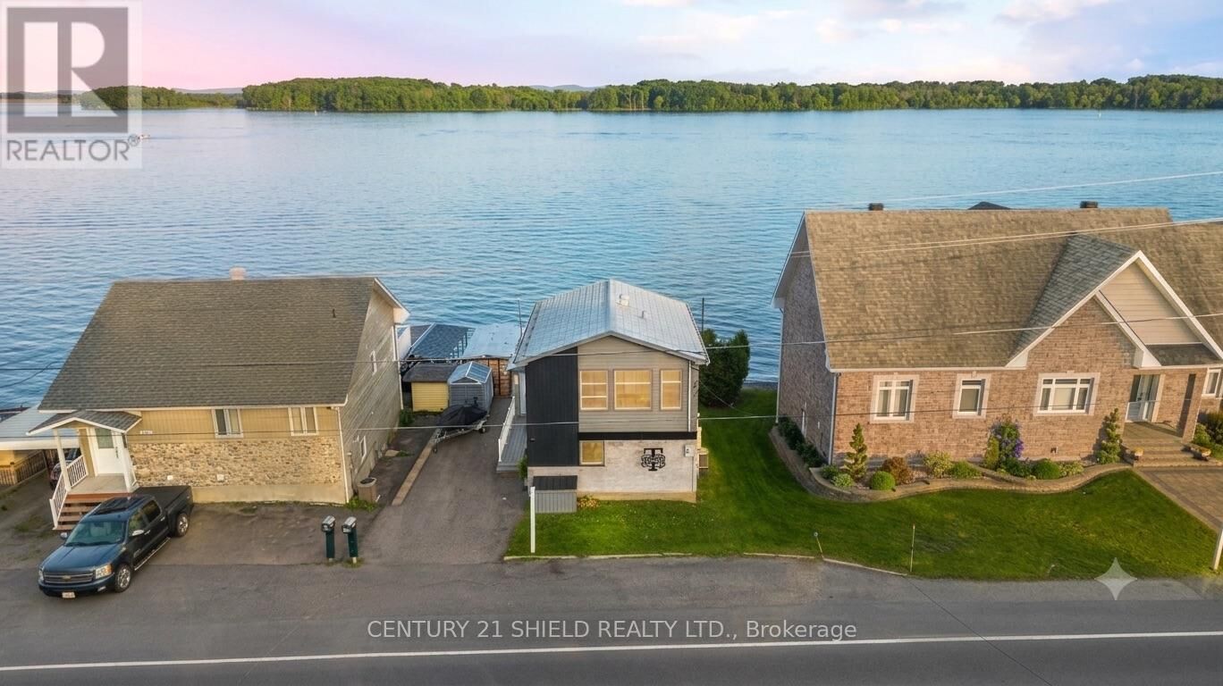 Property Photo:  18438 County Rd 2 Road  ON K6H 5R1 
