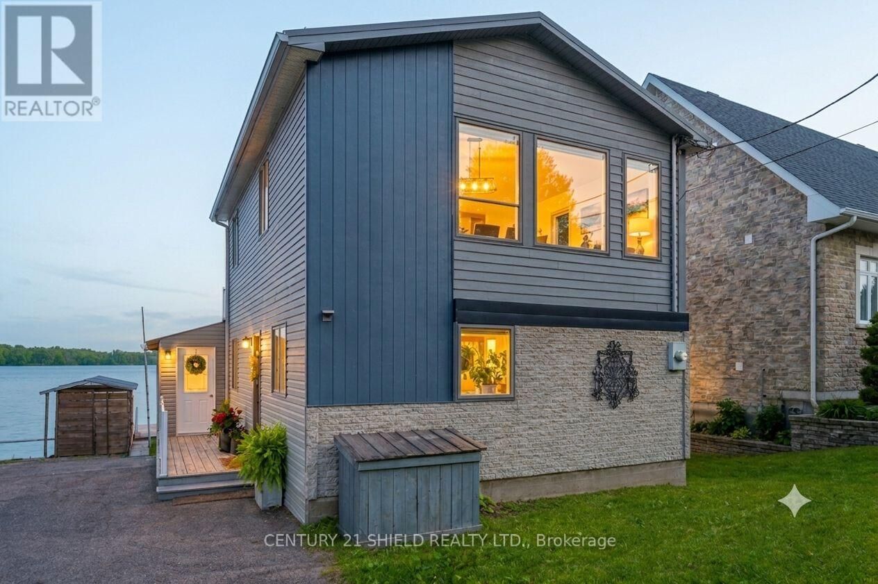 Property Photo:  18438 County Rd 2 Road  ON K6H 5R1 
