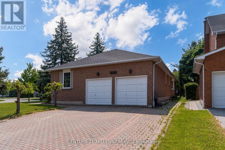 Property Photo: 1572 Cartier Court ON L5M 4B3