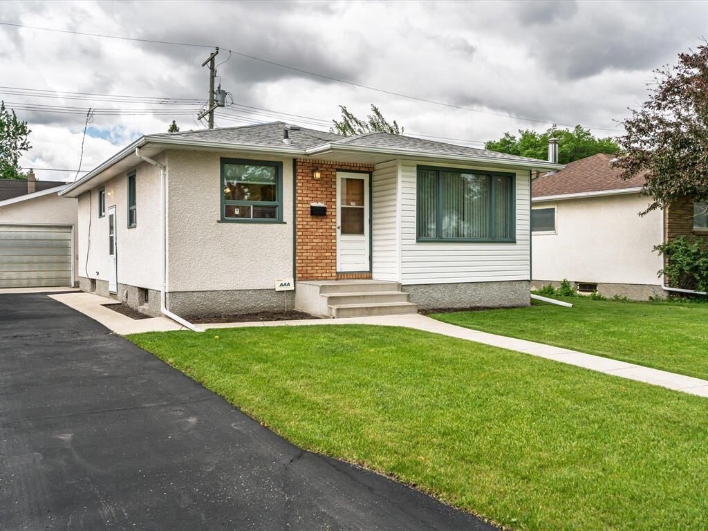 Property Photo: 810 Nottingham Avenue MB R2K 2E1